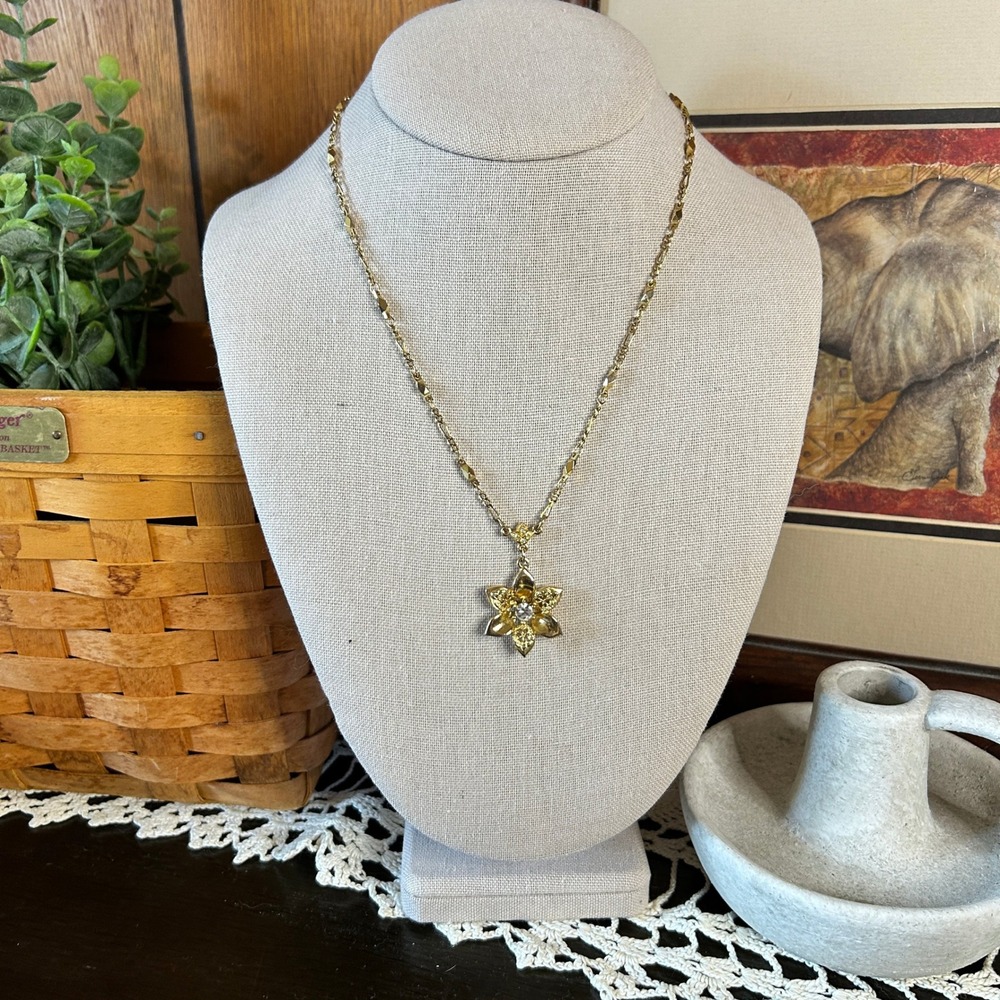 1928 Brand Vintage-Inspired Gold Flower‎ Pendant Necklace
